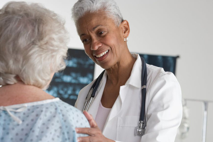 L'exercice de la médecine narrative permet au patient de mettre des mots sur sa maladie et de lui donner un sens. Shutterstock